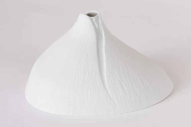 法國.Limoges 白瓷工坊 13 圖克圖克|歐洲職人選物 5 Vase soliflore texture mate - Bulbe L H10 x L17 x P 13 cm latelierdublanc (2)