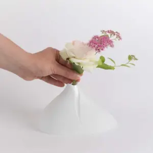 法國.白蔓瓷藝 Atelier du Blanc - 鬱金香花瓶，家飾。